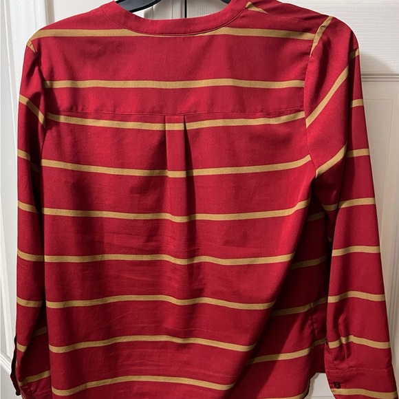 TALBOTS WOMEN SIZE Lp LONG SLEEVE PULLOVER WITH BUTTONS RED GREAT CONDITION - Picture 2 of 5